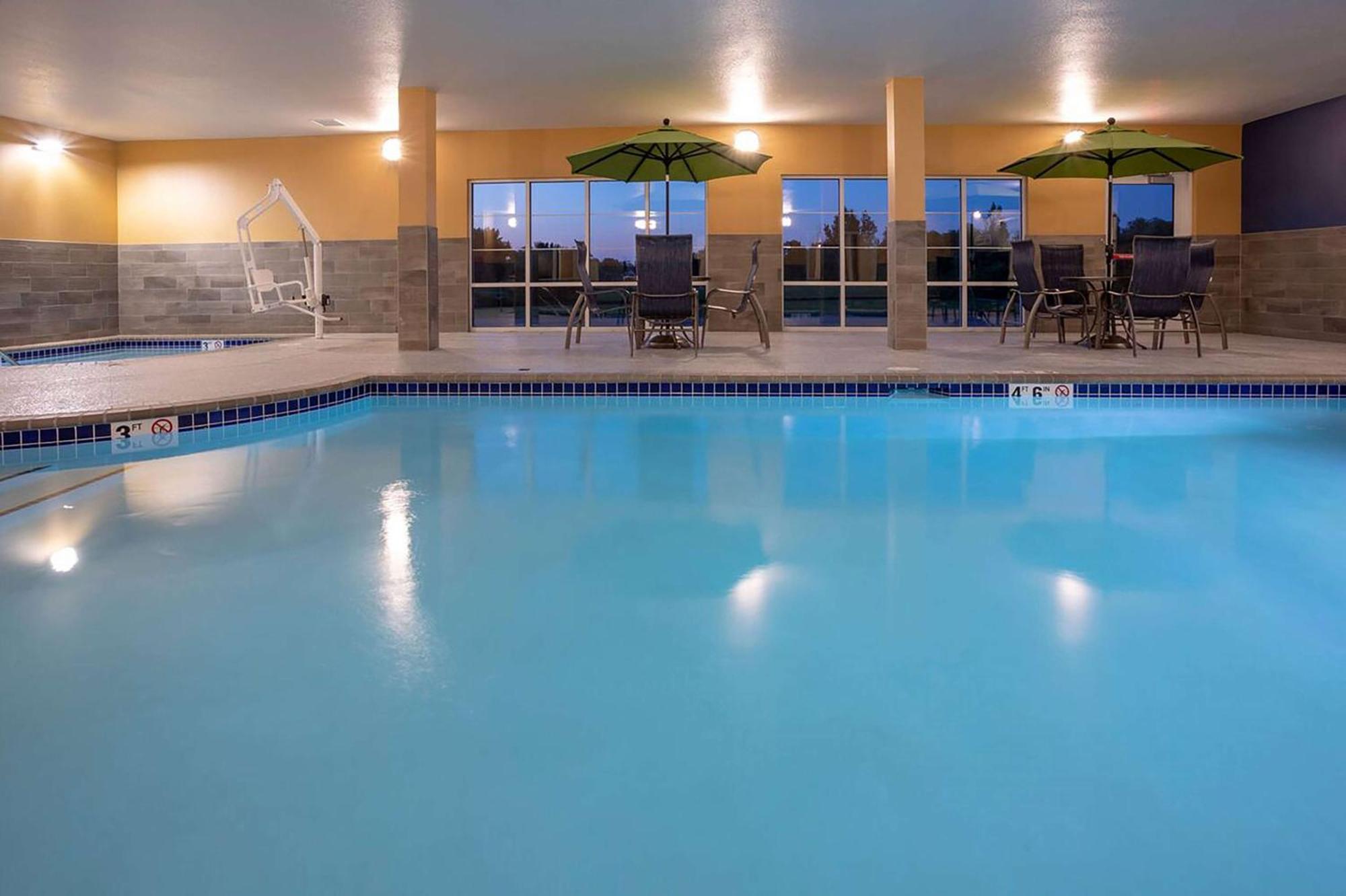 Little Crow Resort & Conference, Trademark By Wyndham Spicer Εξωτερικό φωτογραφία