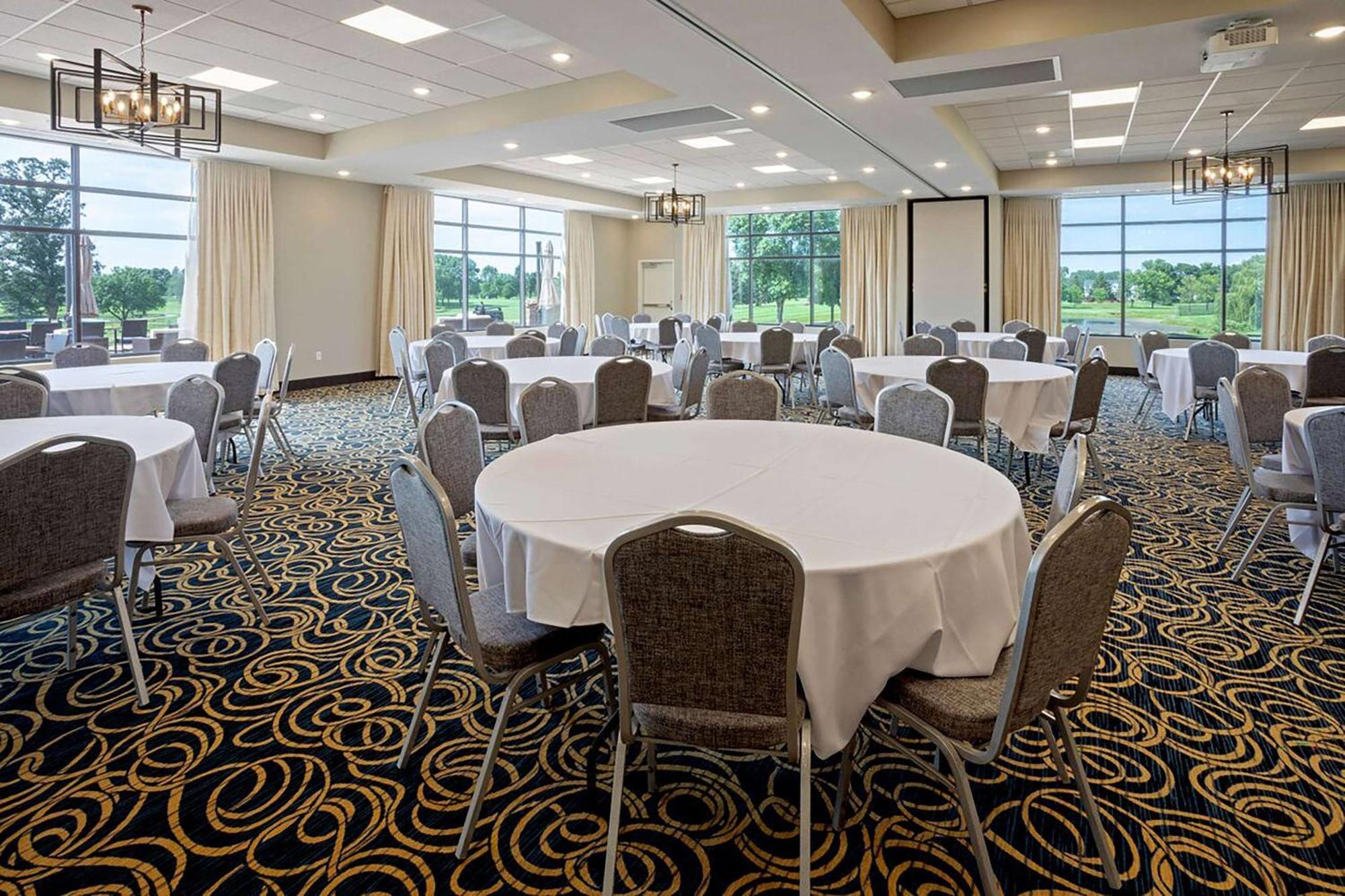 Little Crow Resort & Conference, Trademark By Wyndham Spicer Εξωτερικό φωτογραφία
